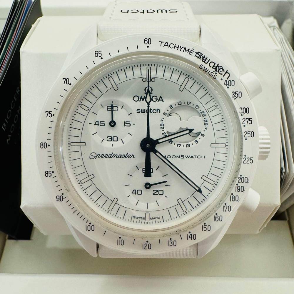 NIB OMEGA X Swatch Snoopy Mission to the Moonphase White